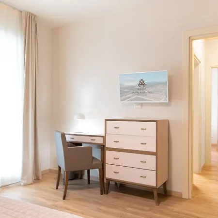 ホテル アトランティコ フォルテ・デイ・マルミ